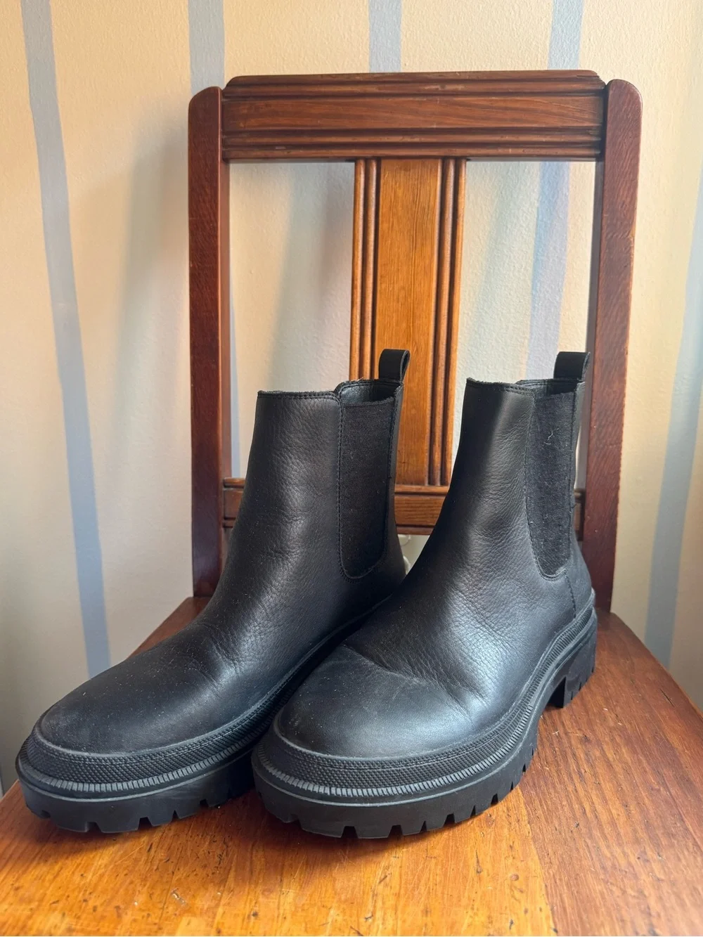 Lucky Brand Women’s Black Leather Chelsea Lug Boots